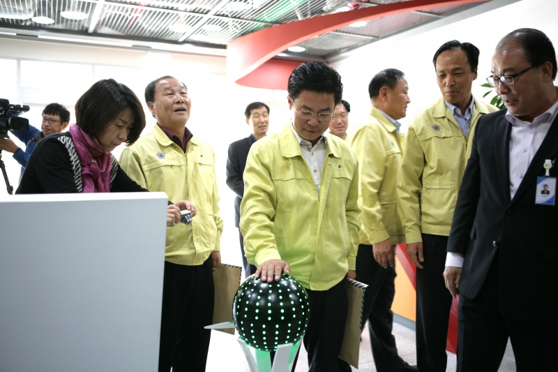 20141106-080[345M2375-제191회 임시회 기획행정위원회 탄소제로 교육관 방문.JPG