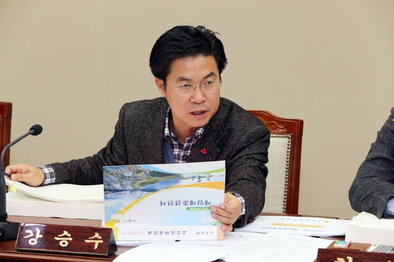 20141205-002[AP7U6834--제192회 정례회 기획행정위원회 2015년도 세입세출예산안 예비심사.JPG