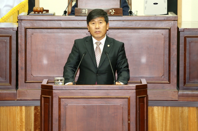 20141217-008[AP7U7575-제192회 정례회 제3차 본회의시 양진오 의원 시정질문.JPG