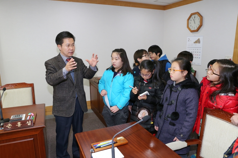 20150224-043[AP7U9281-원호한누리타운 새마을문고 어린이및학부모 의회방문.JPG