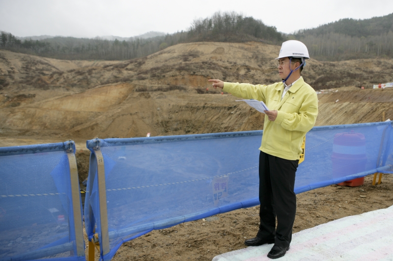 20150406-023[345M8676-제195회 임시회 기획행정위원회 옥성면 시립화장장 공사현장 방문.JPG