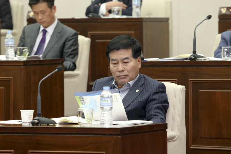 20150409-043[AP7U1398-제195회 임시회 제2차 본회의 활동.JPG