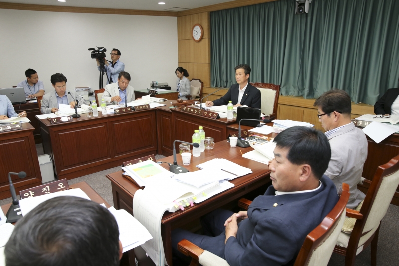 20150609-019[AP7U6881-제196회 임시회시 예산결산특별위원회 2015년도 제1회 추가경정예산안 심사활동.JPG