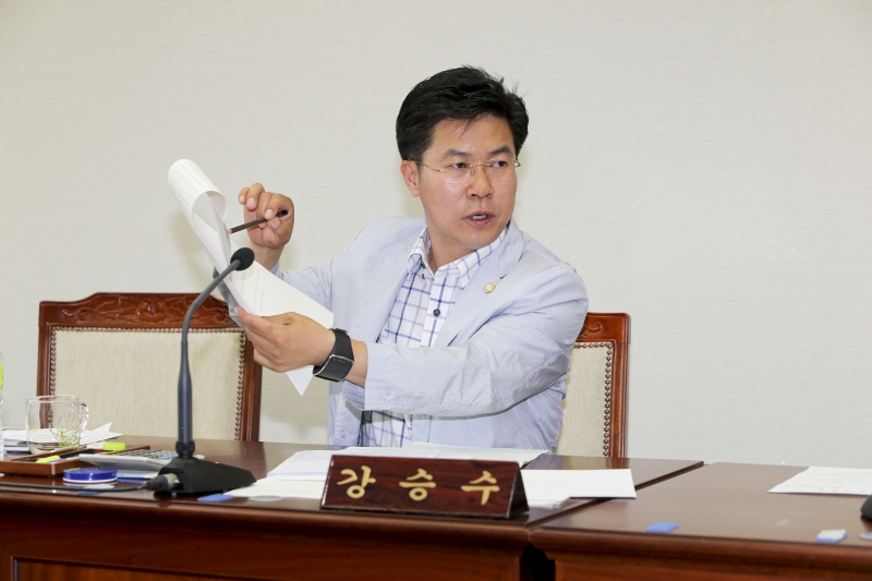 20150603-172[AP7U5858-제196회 임시회시 기획행정위원회 조례안 심사활동.jpg