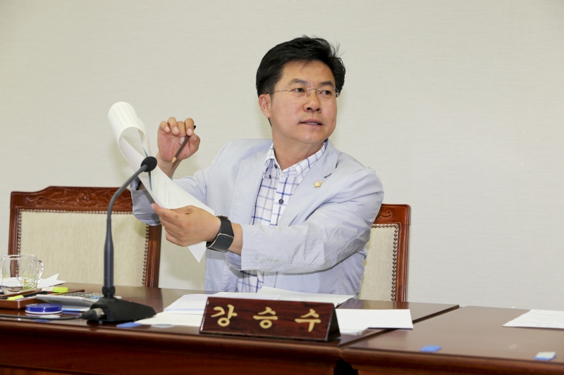 20150603-173[AP7U5861-제196회 임시회시 기획행정위원회 조례안 심사활동.jpg