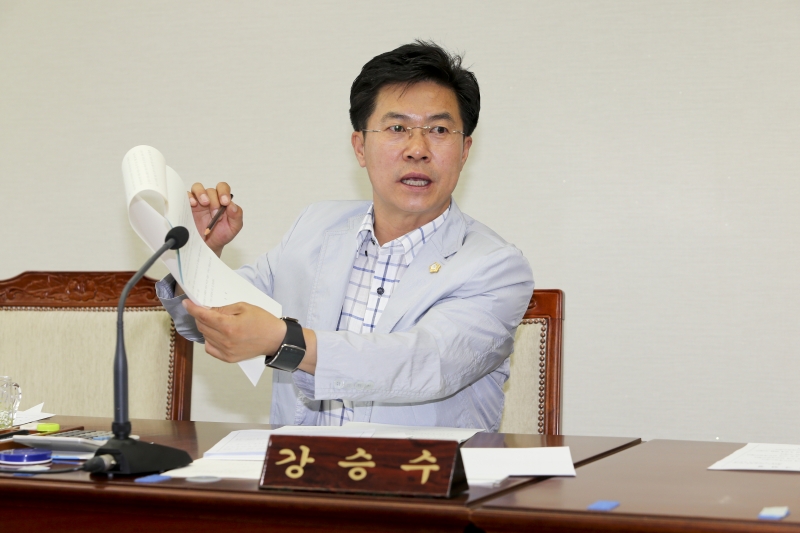 20150603-174[AP7U5862-제196회 임시회시 기획행정위원회 조례안 심사활동.jpg