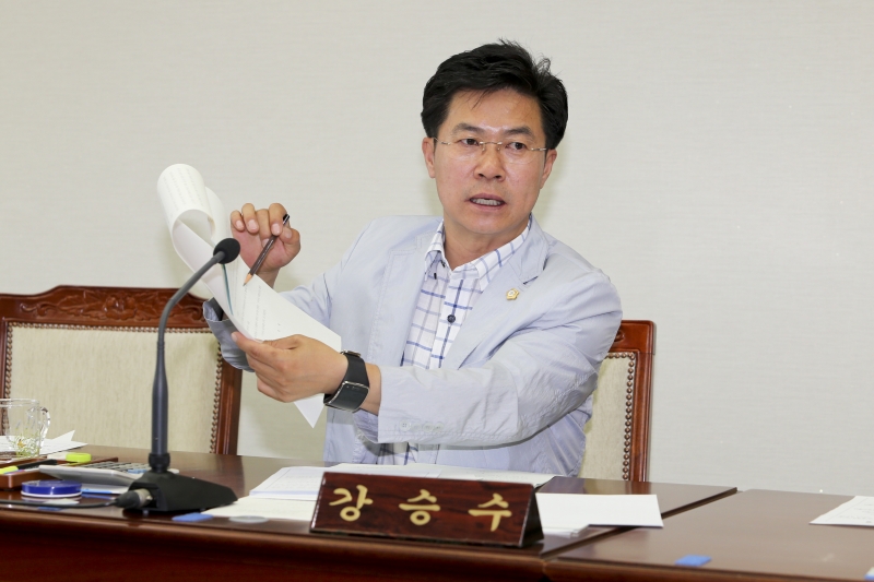 20150603-175[AP7U5864-제196회 임시회시 기획행정위원회 조례안 심사활동.jpg