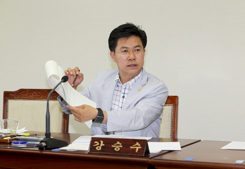 20150603-176[AP7U5866-제196회 임시회시 기획행정위원회 조례안 심사활동.jpg