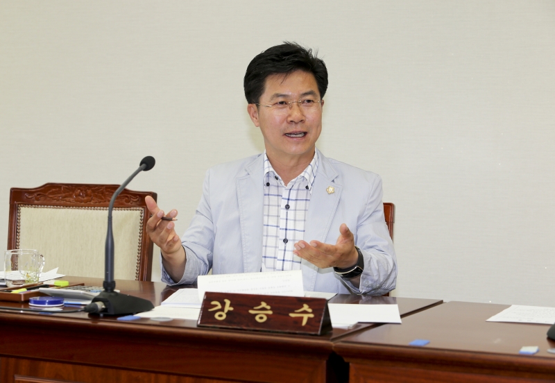 20150603-177[AP7U5869-제196회 임시회시 기획행정위원회 조례안 심사활동.jpg