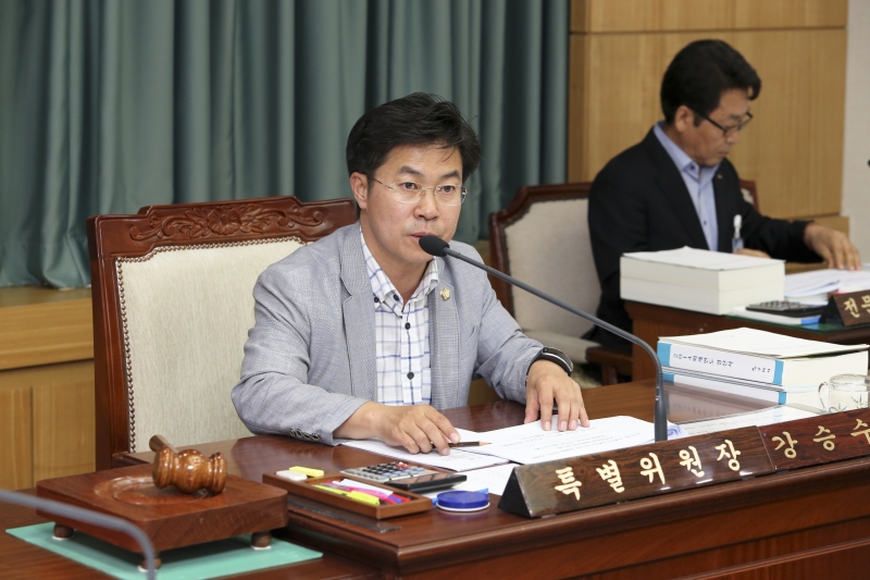 20150716-003[AP7U8381-제197회 정례회 예산결산위원회 2014회계연도 세입세출결산승인안 심사활동.JPG