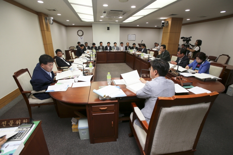 20150716-024[AP7U8434-제197회 정례회 예산결산위원회 2014회계연도 세입세출결산승인안 심사활동.JPG