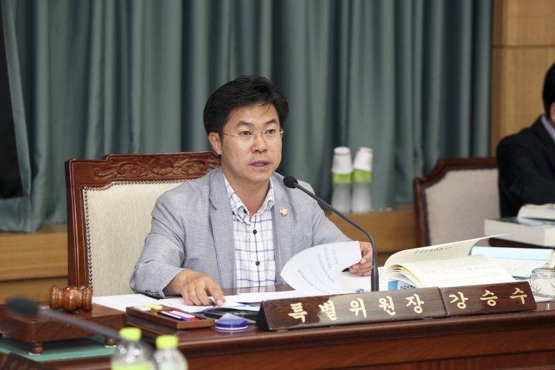 20150716-025[AP7U8441-제197회 정례회 예산결산위원회 2014회계연도 세입세출결산승인안 심사활동.JPG