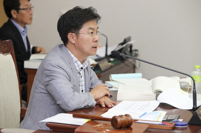 20150716-030[AP7U8452-제197회 정례회 예산결산위원회 2014회계연도 세입세출결산승인안 심사활동.JPG