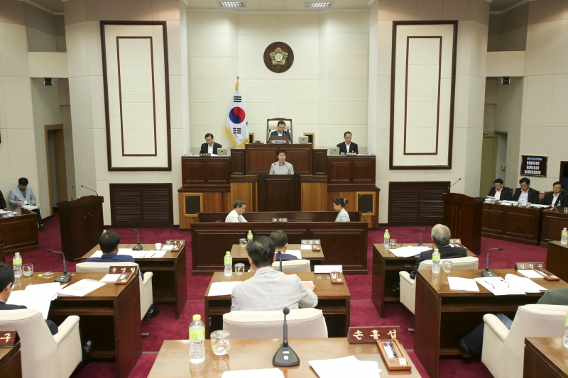 20150721-104[AP7U9143-제197회 정례회 제2차 본회의시 강승수 예산결산특별위원장 예산결산특별위원회 활동 결과보고.JPG