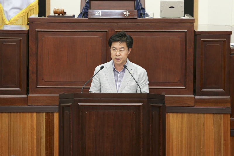 20150721-106[AP7U9148-제197회 정례회 제2차 본회의시 강승수 예산결산특별위원장 예산결산특별위원회 활동 결과보고.JPG