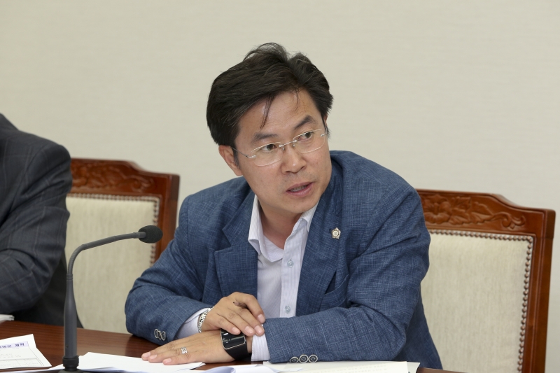 20151020-025[AP7U7292-제199회 임시회 기획행정위원회 조례심사 활동.jpg