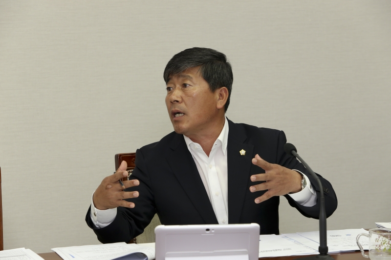 20151020-034[AP7U7321-제199회 임시회 기획행정위원회 조례심사 활동.jpg