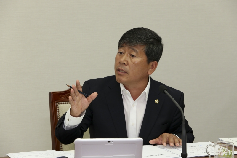 20151020-035[AP7U7324-제199회 임시회 기획행정위원회 조례심사 활동.jpg