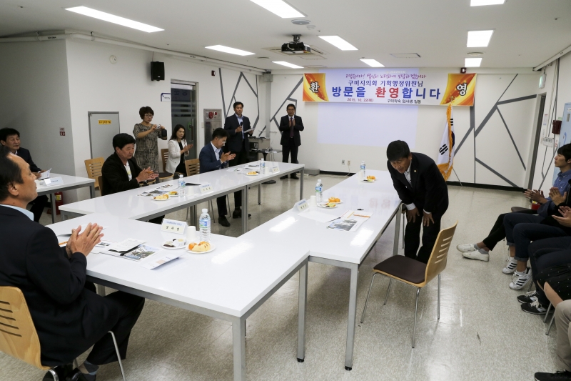 20151022-002[AP7U7474-제199회 임시회 기획행정위원회 서울사무소 및 구미학숙 현장방문.jpg