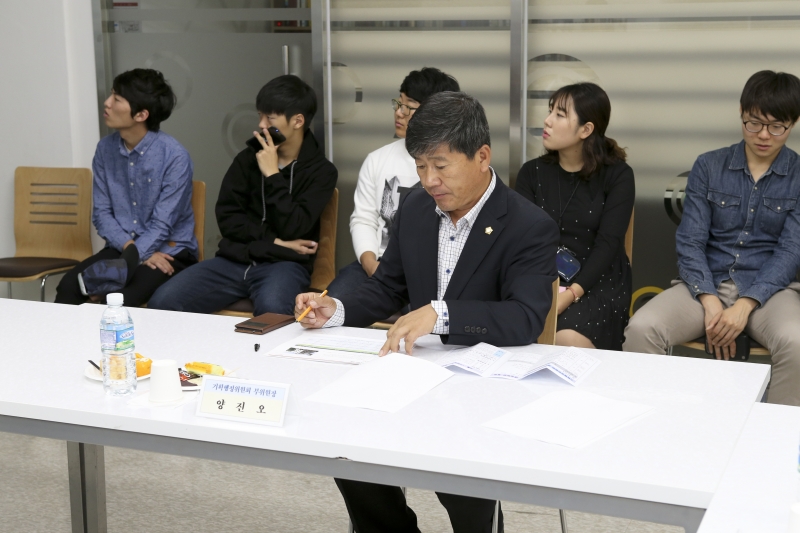 20151022-007[AP7U7487-제199회 임시회 기획행정위원회 서울사무소 및 구미학숙 현장방문.jpg