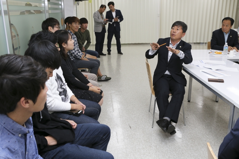 20151022-022[AP7U7522-제199회 임시회 기획행정위원회 서울사무소 및 구미학숙 현장방문.jpg