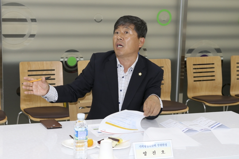 20151022-026[AP7U7538-제199회 임시회 기획행정위원회 서울사무소 및 구미학숙 현장방문.jpg