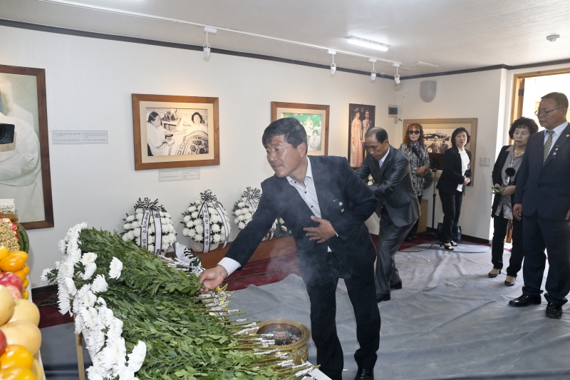 20151026-044[AP7U7934-박정희 대통령 36주기 추도식.jpg