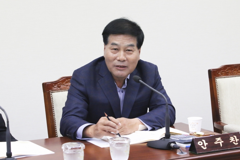 20151027-060[IMG_8027-제199회 임시회 의회운영위원회 2016년도 주요업무계획안 보고 청취.jpg