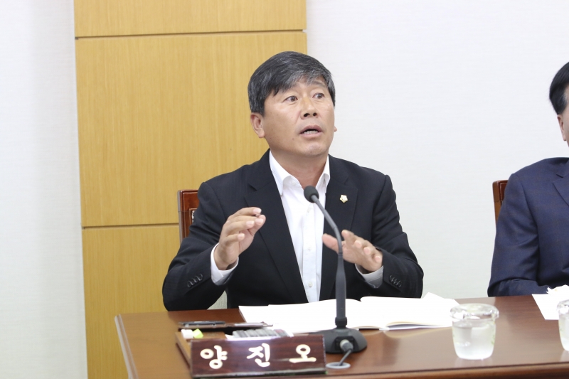 20151027-069[IMG_8045-제199회 임시회 의회운영위원회 2016년도 주요업무계획안 보고 청취.jpg