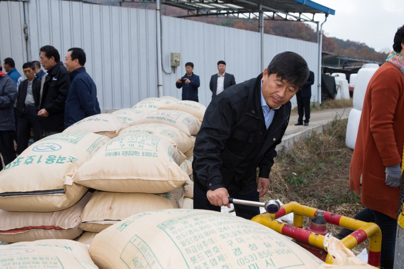 20151112-005[KMS_0118-2015년산 공공비축미 포대벼 첫매입.jpg