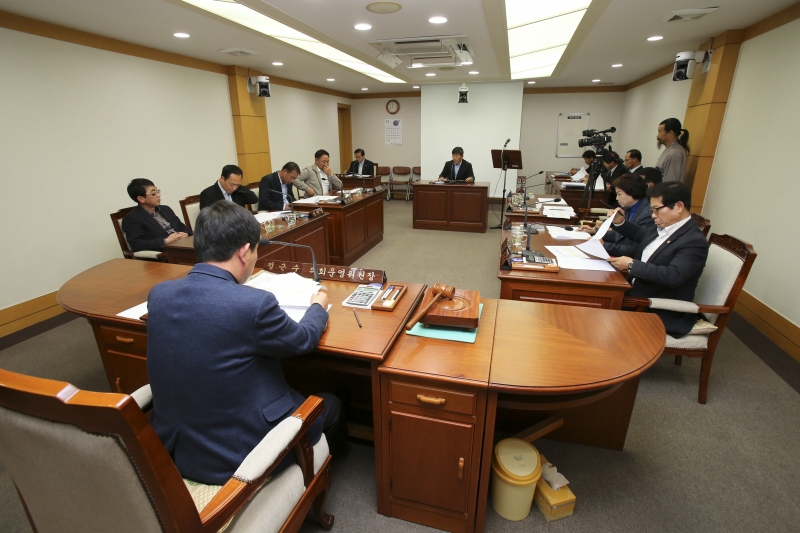 20151112-016[AP7U9942-폐회중 의회운영위원회 활동.jpg