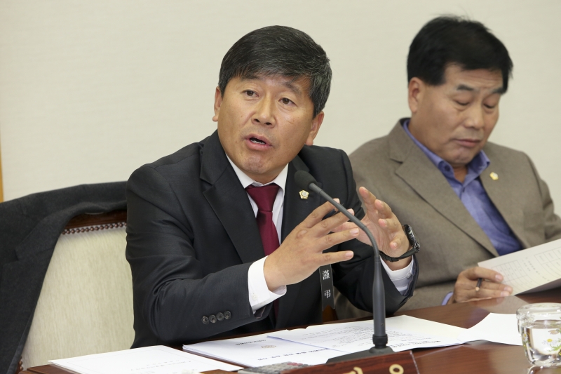 20151126-009[AP7U0861-제200회 정례회 의회운영위원회 소관 행정사무감사 활동.jpg