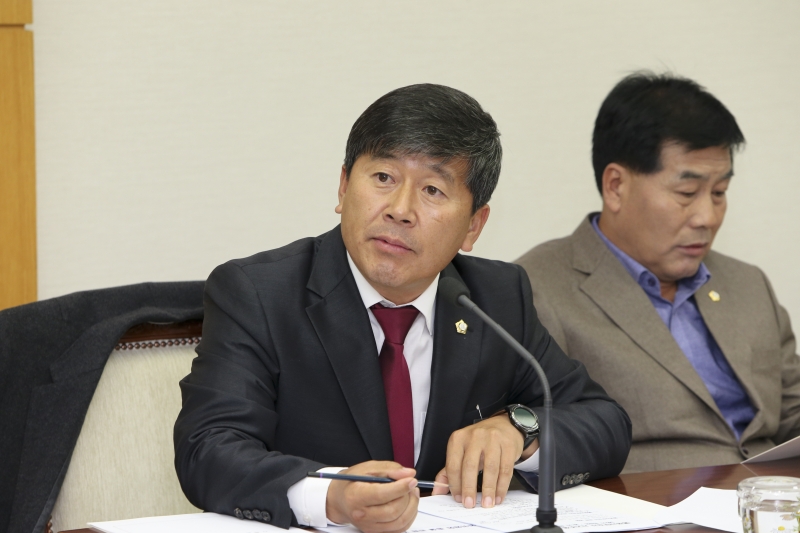 20151126-010[AP7U0865-제200회 정례회 의회운영위원회 소관 행정사무감사 활동.jpg