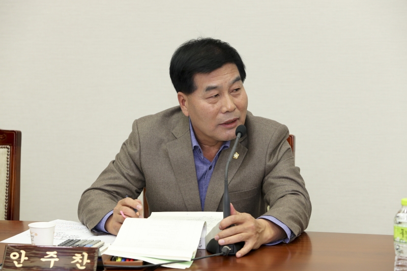 20151126-042[AP7U0956-제200회 정례회 기획행정위원회 소관 행정사무감사 활동.jpg