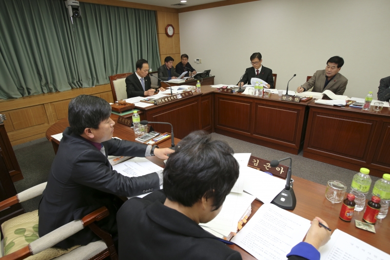20151204-030[AP7U1528-제200회 정례회 기획행정위원회 소관 2016년도 세입세출예산안 예비심사 활동.jpg