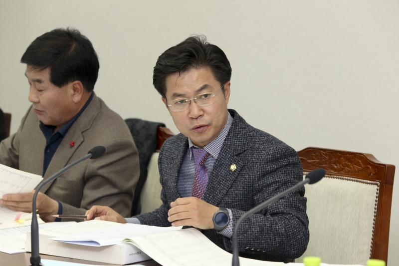 20151204-032[AP7U1539-제200회 정례회 기획행정위원회 소관 2016년도 세입세출예산안 예비심사 활동.jpg