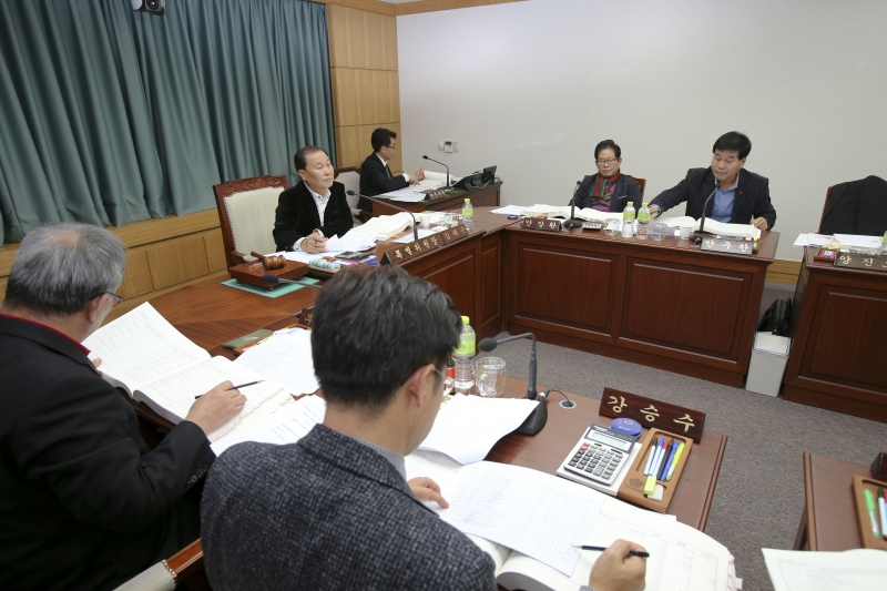 20151210-024[AP7U2415-제200회 정례회 예산결산특별위원회 소관 2016년도 세입세출예산안 심사 활동.JPG