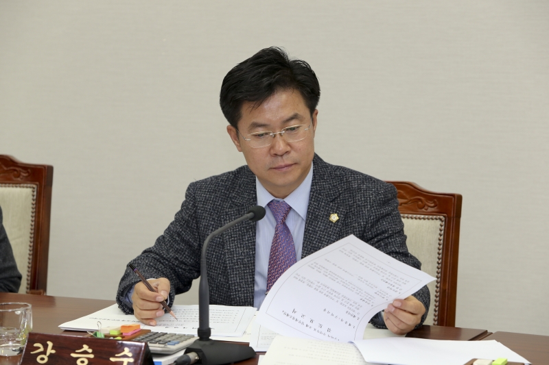 20151218-011[AP7U3348-제200회 정례회 기획행정위원회 조례안 심사활동.jpg