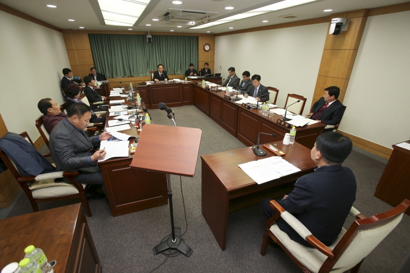 20151218-017[AP7U3362-제200회 정례회 기획행정위원회 조례안 심사활동.jpg