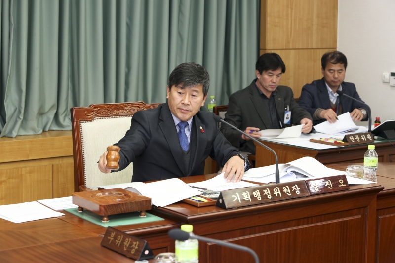 20151221-004[AP7U3542-제200회 정례회 기획행정위원회 조례안 심사활동.jpg