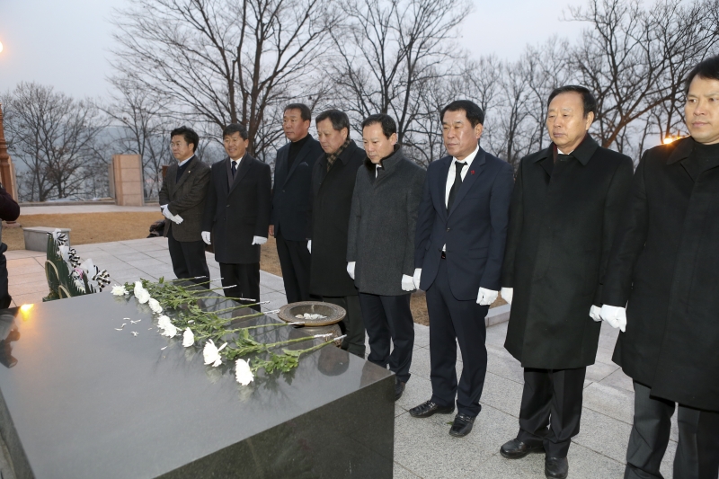 20160104-014[AP7U4235-2016 새해아침 충혼탑 참배.jpg