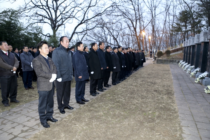 20160104-024[AP7U4250-2016 새해아침 충혼탑 참배.jpg