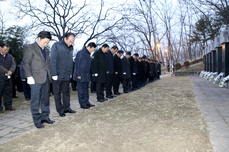20160104-025[AP7U4251-2016 새해아침 충혼탑 참배.jpg