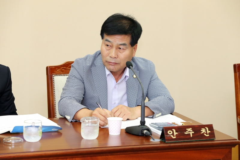 20140717-032[AP7U6329-제189회 임시회 의회운영위원회 2014년도 의회사무국 주요업무계획 보고 청취.JPG