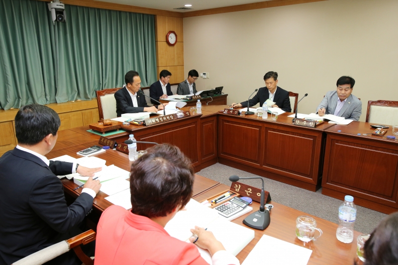 20140717-047[AP7U6365-제189회 임시회 기획행정위원회 소관 2014년도  주요업무계획 보고 청취.JPG