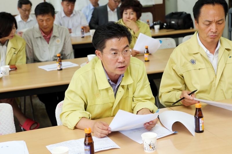 20140721-105[AP7U6785-제189회 임시회 기획행정위원회 도개면 사랑의쉼터 방문.JPG