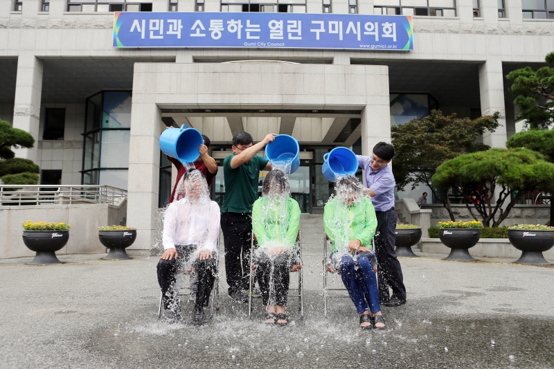 20140830-038[AP7U8872-아이스버킷 챌린지-양진오, 김복자, 김근아 의원.JPG