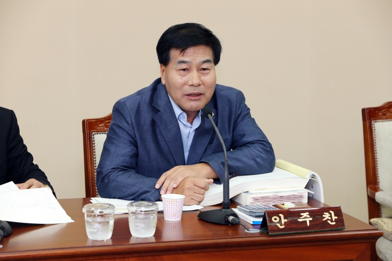 20140902-006[AP7U9136-제190회 제1차 정례회 의회운영위원회 의회사무국 2013년도 세입세출결산승인안 및 2014년 제2회 추경예산안 예비심사 활동.JPG