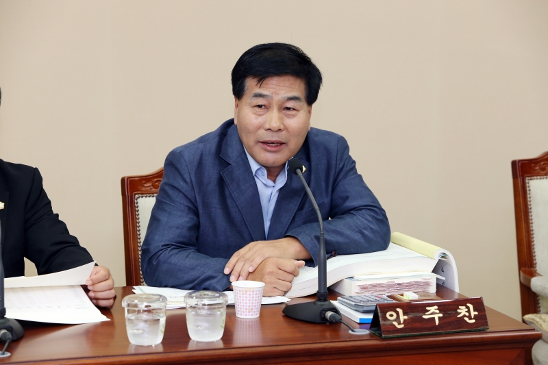 20140902-007[AP7U9137-제190회 제1차 정례회 의회운영위원회 의회사무국 2013년도 세입세출결산승인안 및 2014년 제2회 추경예산안 예비심사 활동.JPG