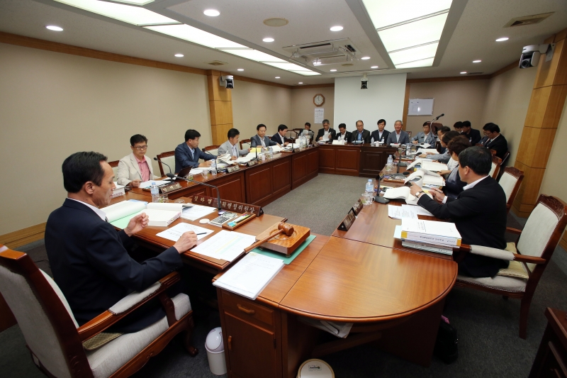 20140902-049[AP7U9251-제190회 제1차 정례회 기획행정위원회 소관 2013회계년도 세입세출결산승인안 예비심사 활동.JPG